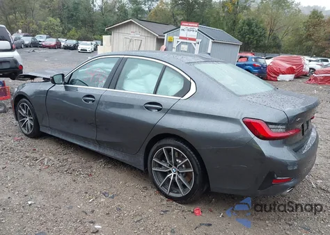 2021 BMW 330I xDrive z USA, uszkodzony, nr VIN 3MW5R7J0XM8B63752